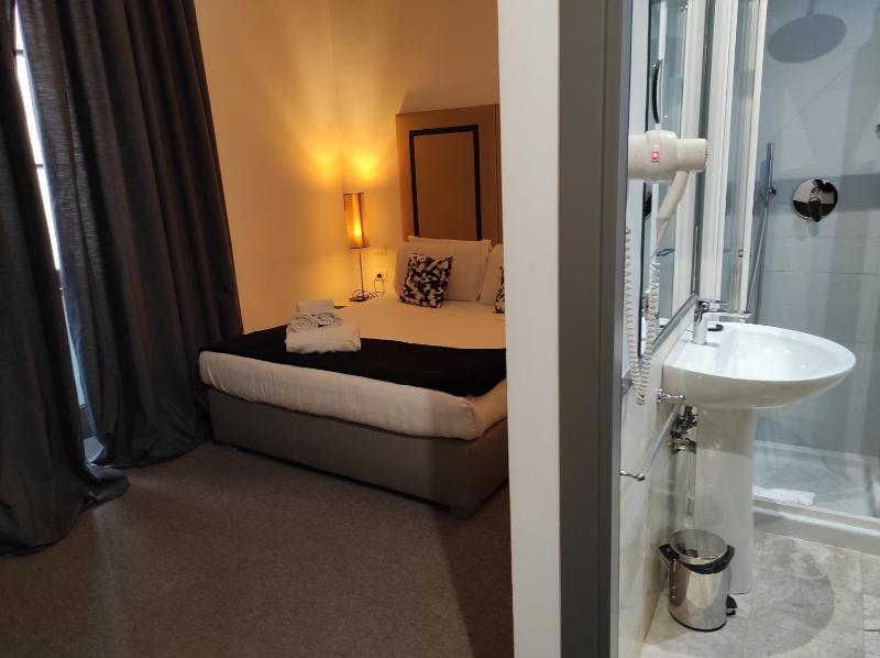 Superior Double Room image 2