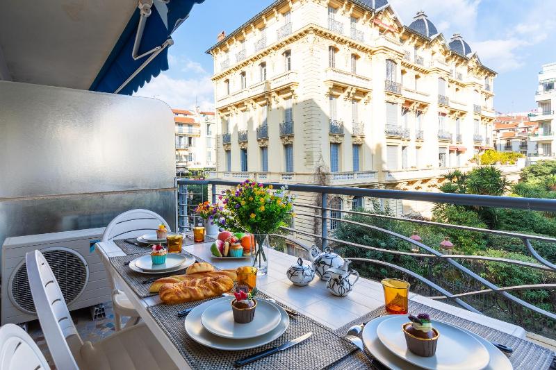 LE FRANCE-MASSENET AP3015 by Riviera Holiday Homes Images