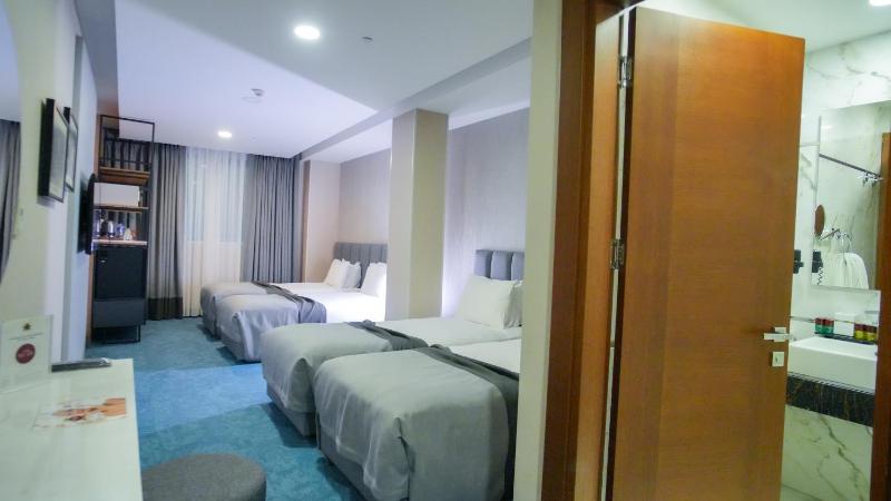 Quadruple Room image 4