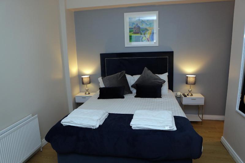 Double Room with Private Bathroom image 2