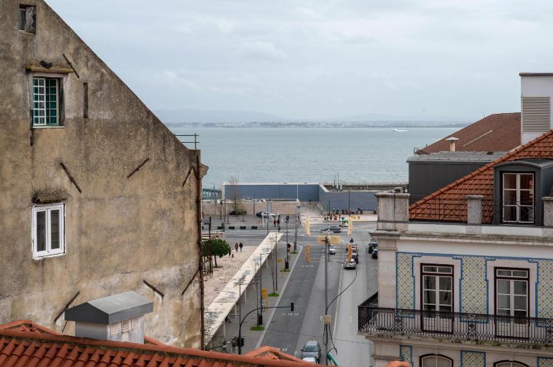 Apartment with Sea View image 2