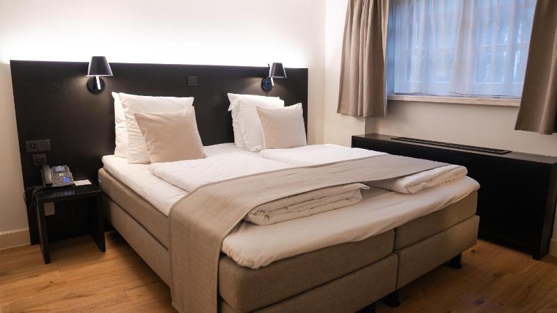 Small Double Room image 1