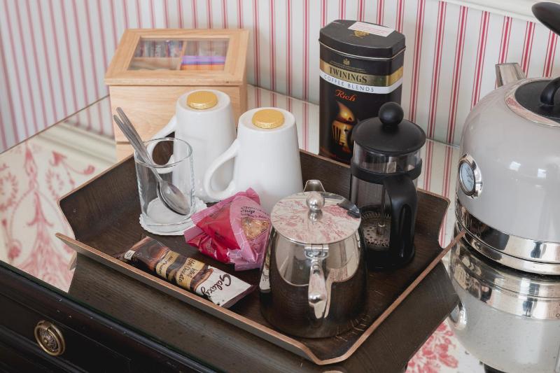 Classic Double Room image 4