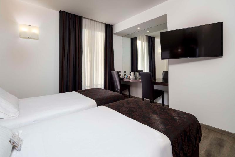 Comfort Twin Room image 4