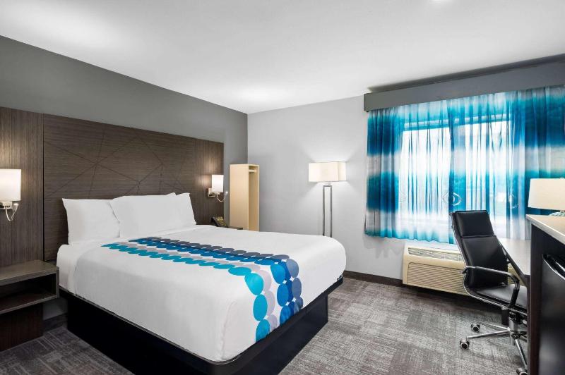 Deluxe Queen Room - Mobility Access/Non-Smoking image 1