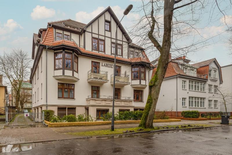 Charming Apartment Located near the Promenade in Świnoujście by Noclegi Renters - image 15