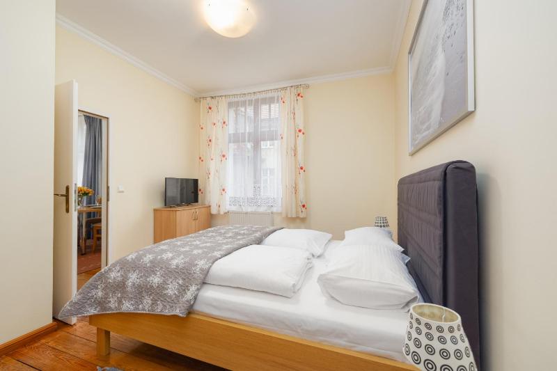 Charming Apartment Located near the Promenade in Świnoujście by Noclegi Renters - image 10