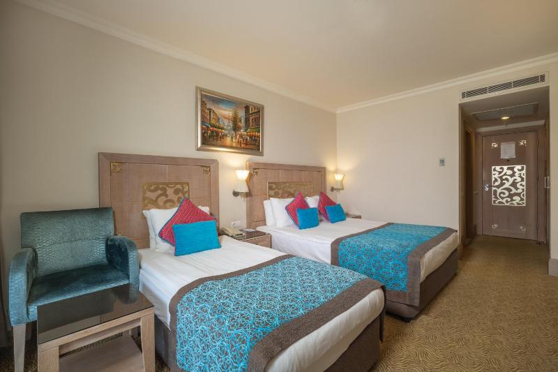 Standard Double or Twin Room image 3