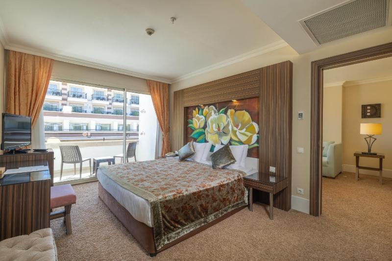 Queen Suite image 1