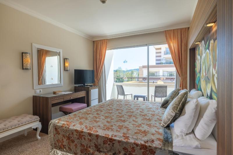 Queen Suite image 3