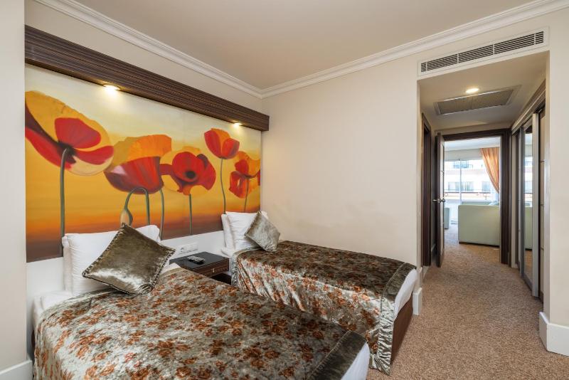 Queen Suite image 4