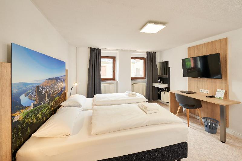 Double Room image 3