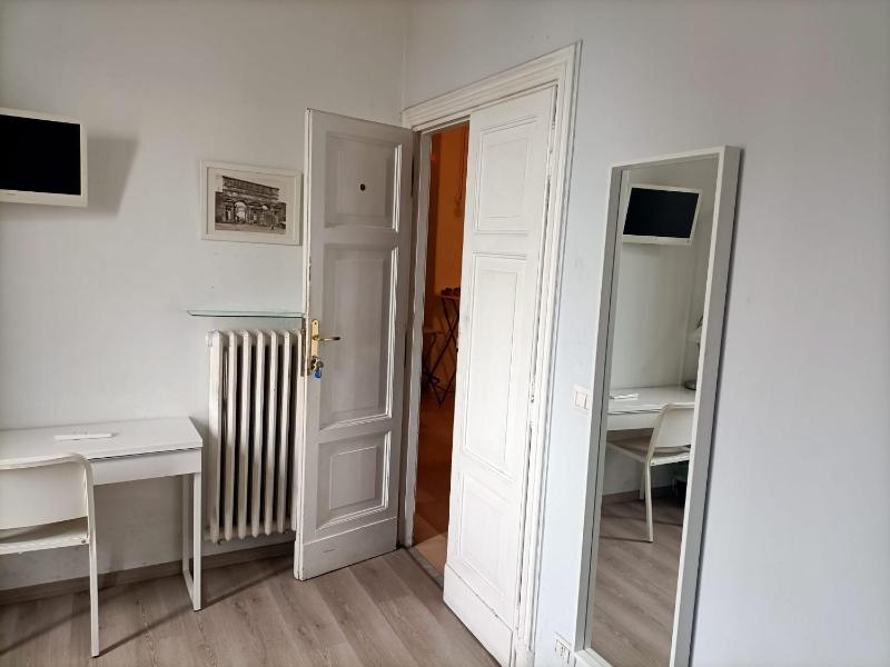 Twin Room with Shared Bathroom image 4
