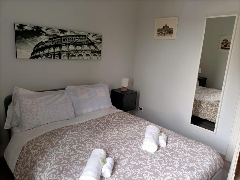 Double Room with Shared Bathroom image 3