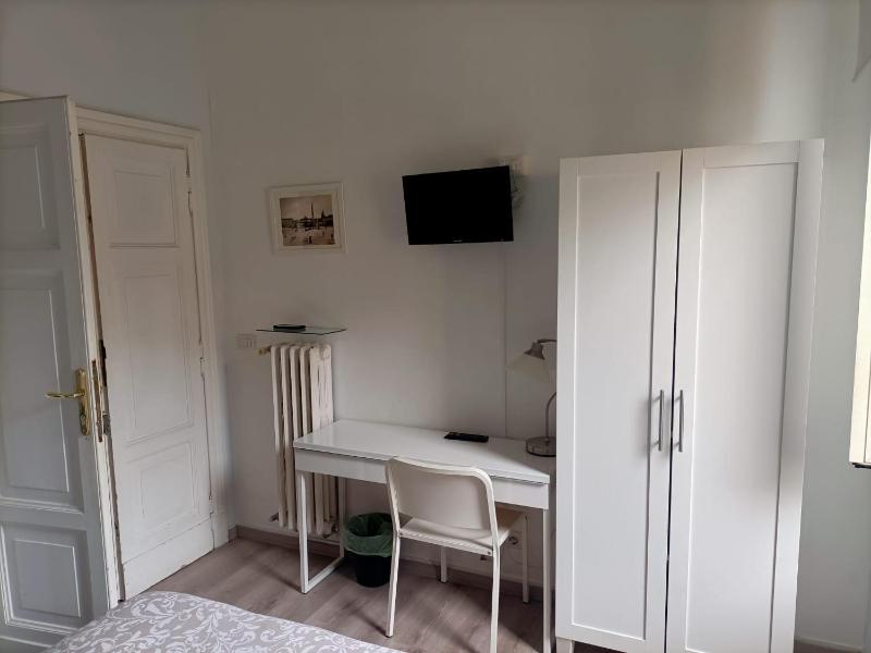 Double Room with Shared Bathroom image 1