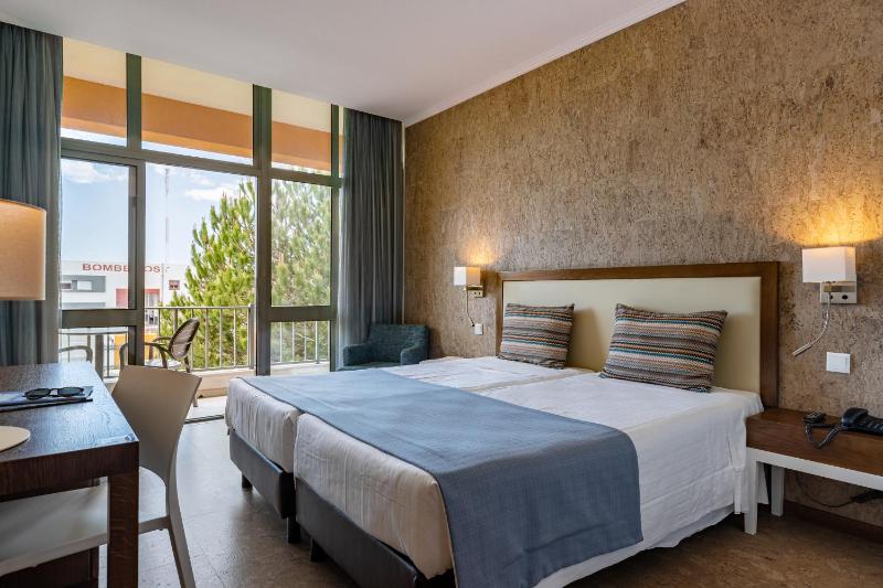Twin Room image 1
