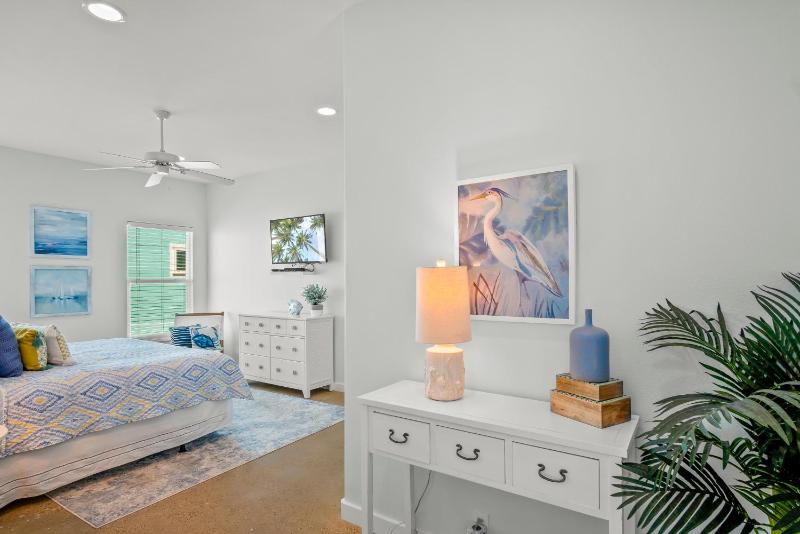 Barefoot Bungalow - image 35