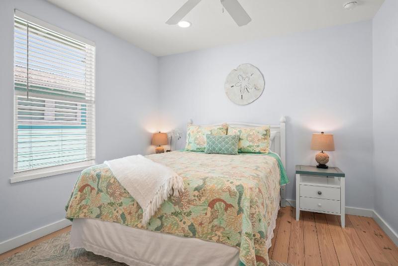 Barefoot Bungalow - image 15