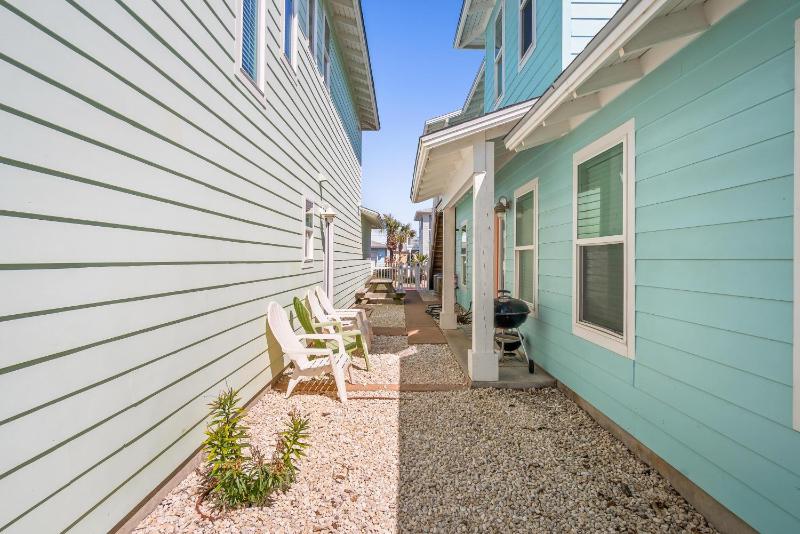 Barefoot Bungalow - image 16