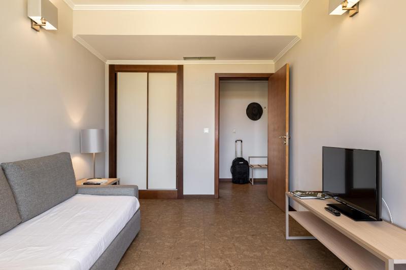 Family Suite with Pool View image 2