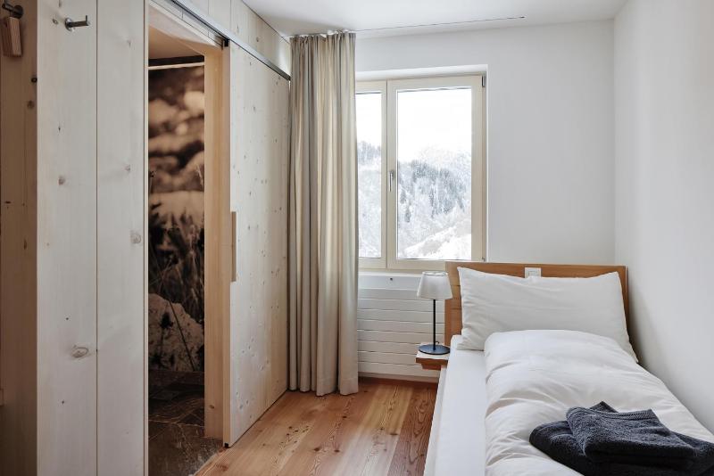 Single Room with Bathroom image 1