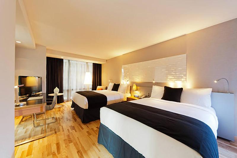Queen Room with Two Queen Beds and City View - Non-Smoking image 3
