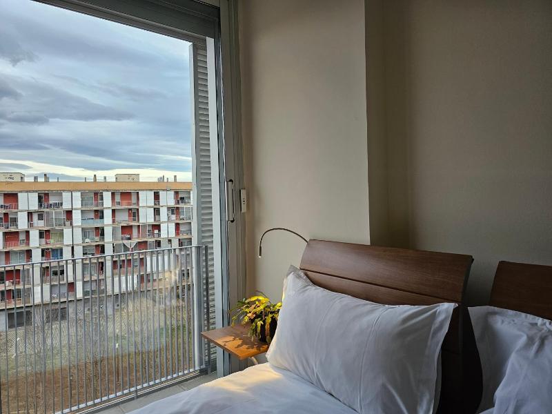 One-Bedroom Apartment (3 Adults + 1 Child) image 4
