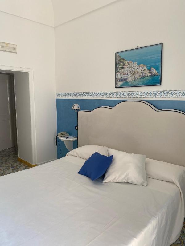 Deluxe Double or Twin Room with Sea View image 1