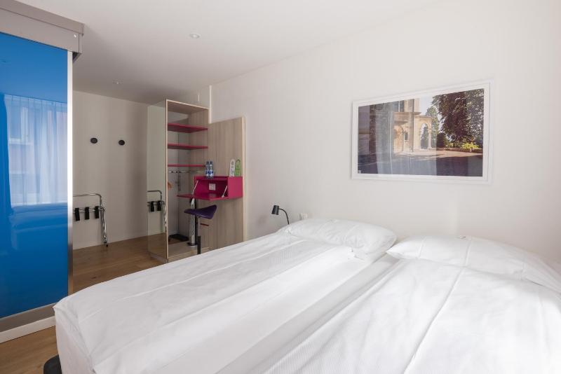 Fred Guest House Hauptbahnhof - Self Check-in - image 5