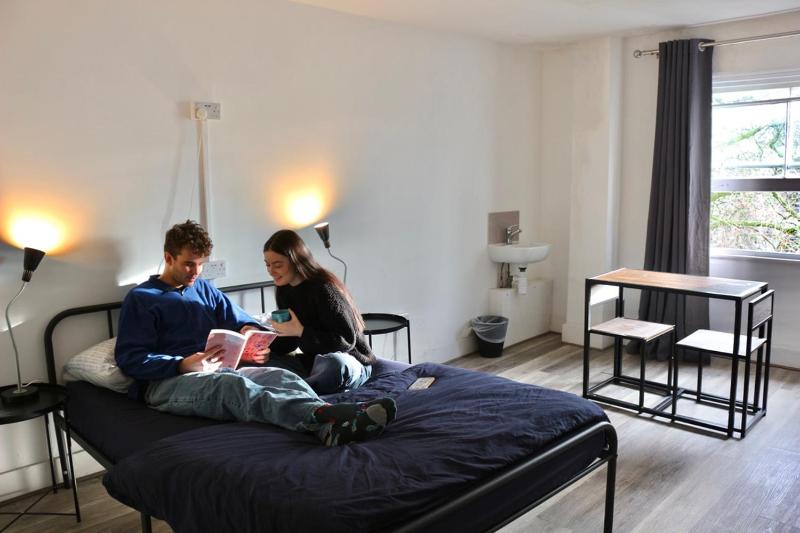 Double Room with Shared Bathroom image 2