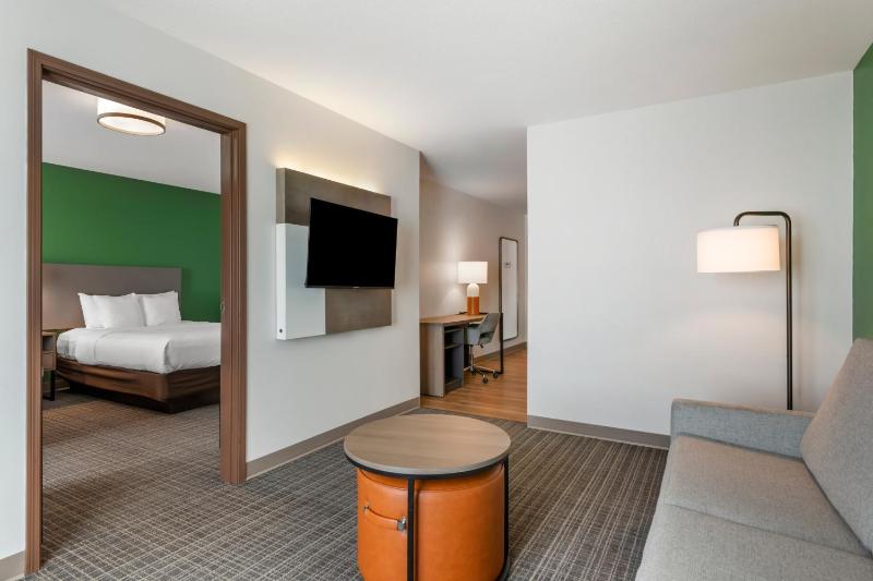 Business Queen Suite with Two Queen Beds - Non-Smoking image 4
