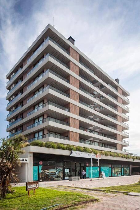BTWINS Pinamar Dpto Top 8vo al mar c balcon c parrilla c cochera Pileta cubierta descubierta sauna gym cine - image 11