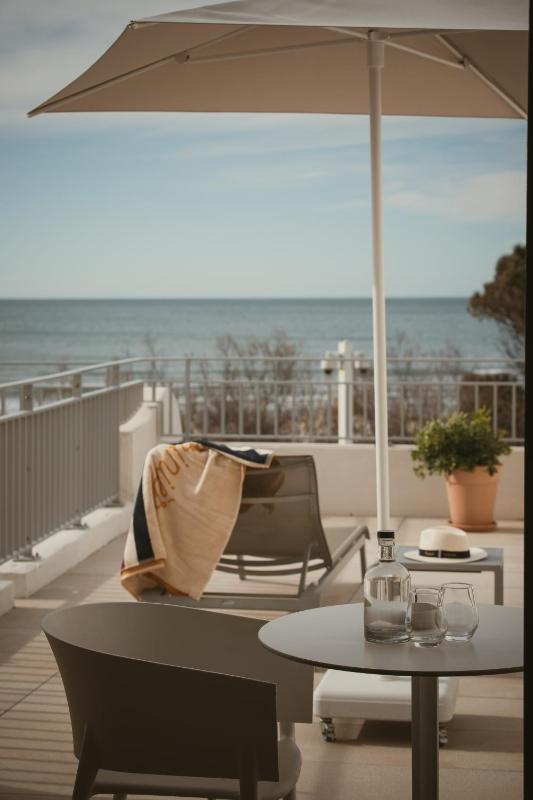 Double Room with Terrace image 3