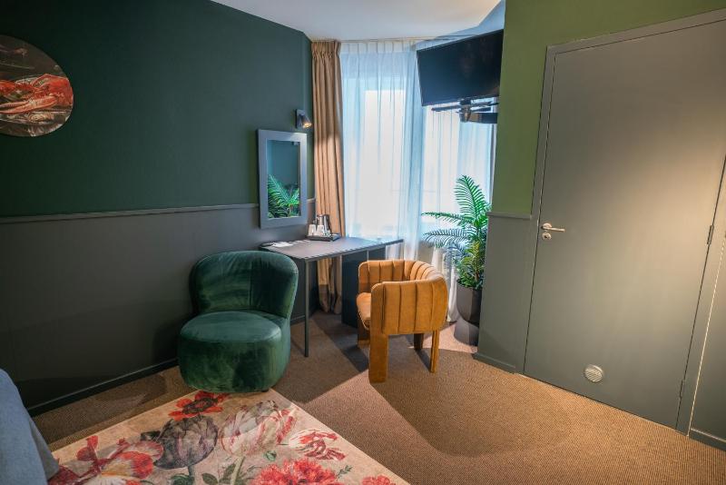 Twin Room image 2