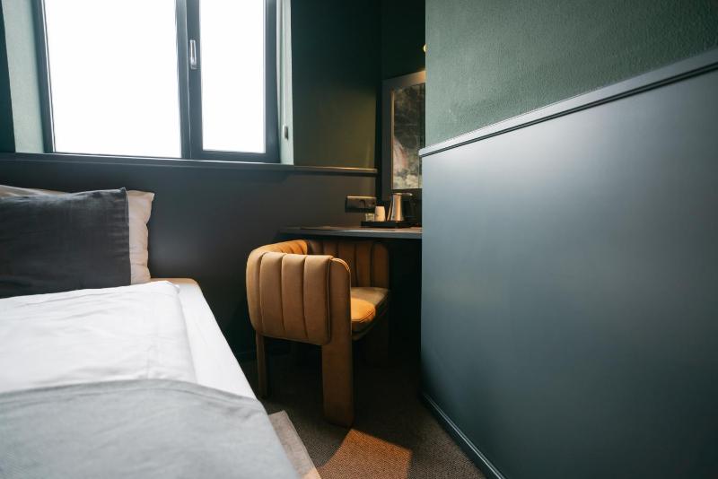 Single Room image 4