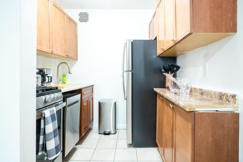49-4A Prime Midtown newly 2BR WD - image 14