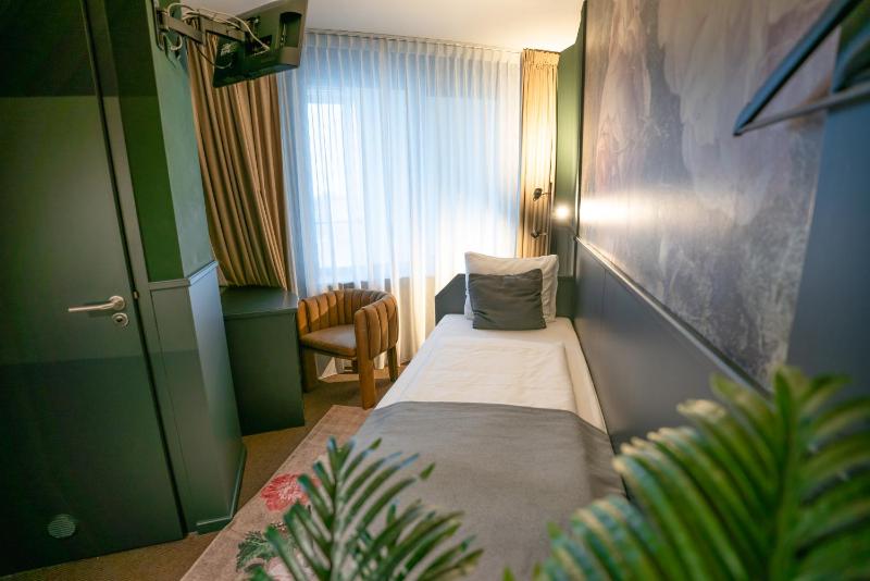 Single Room image 3