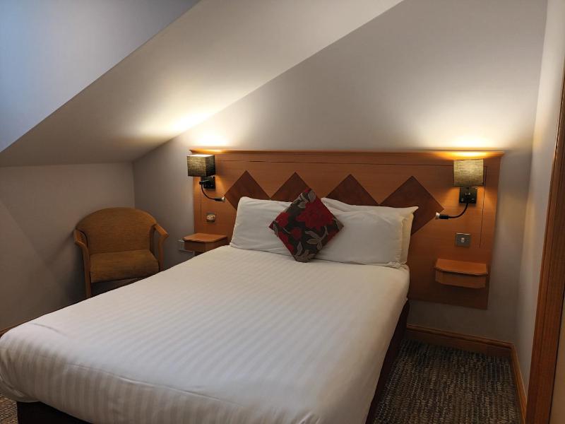 Small Double Room image 2