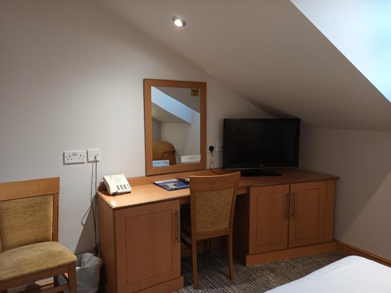 Small Double Room image 4