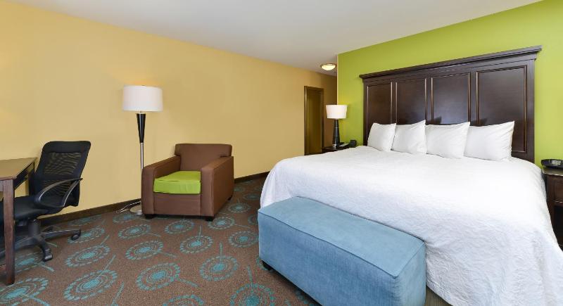 King Room with King Bed - Non-Smoking image 4