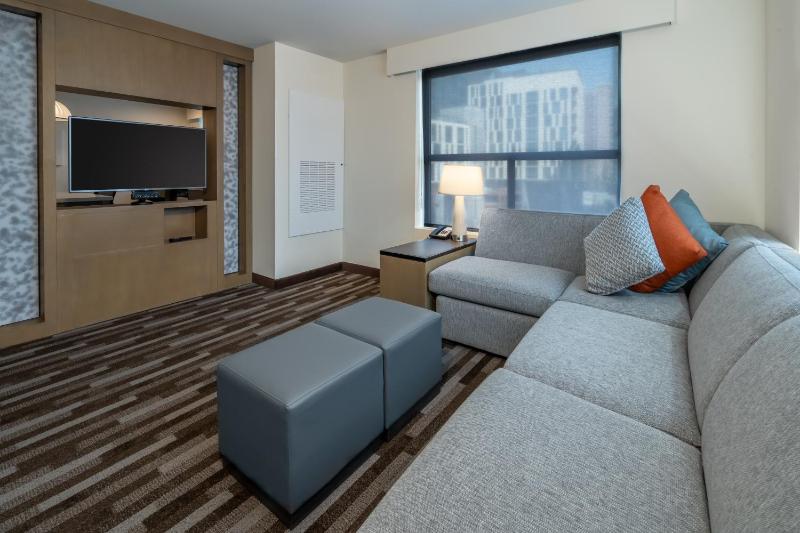 One-Bedroom Suite with Two Queen Beds - Disability Access image 4