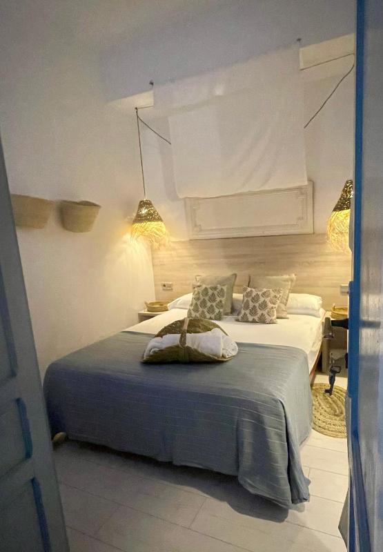 Small Double Room image 4