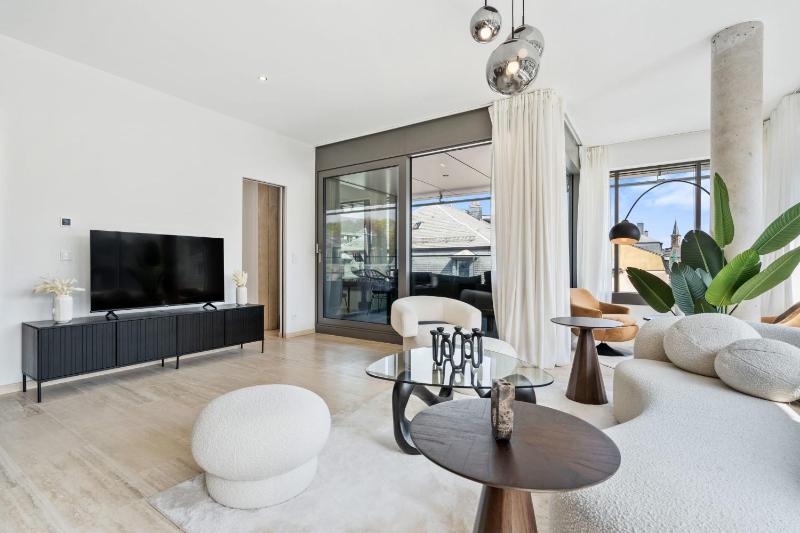 Elegant 2BR with Balcony in Ville Haute Center - image 6