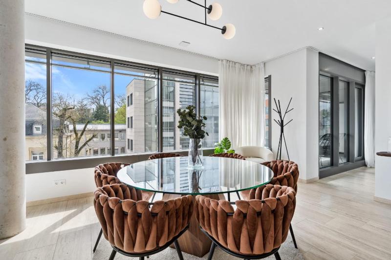 Elegant 2BR with Balcony in Ville Haute Center - image 16