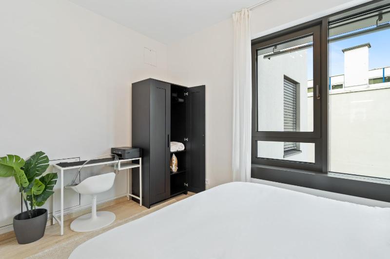 Elegant 2BR with Balcony in Ville Haute Center - image 8