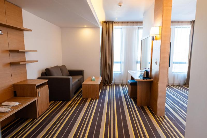 Deluxe Twin Room image 4