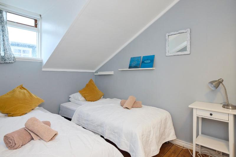 Small Twin Room image 1