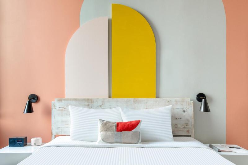 Superior King Room image 3
