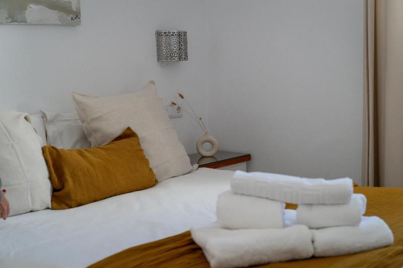 One-Bedroom Apartment image 3