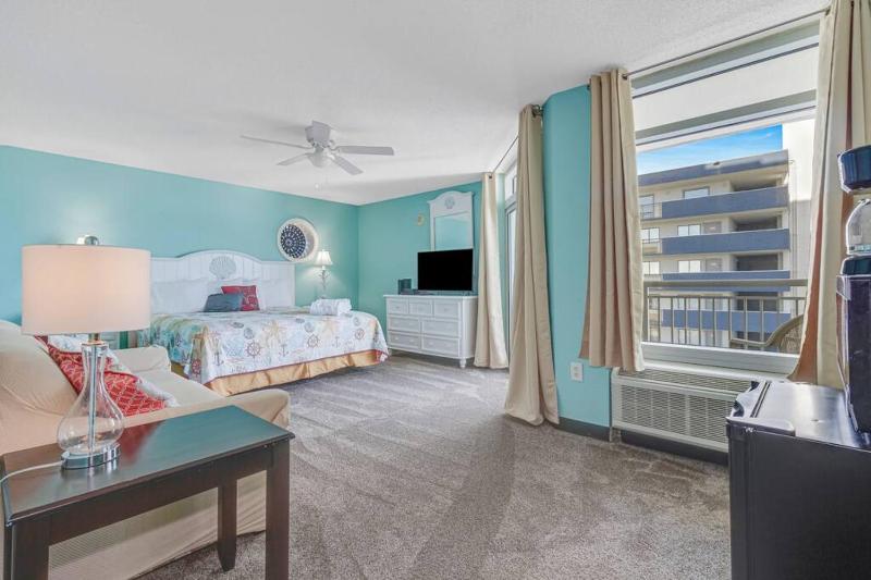 ** March Specials ** Beautiful Efficiency Condo in Ocean Front Building - image 38